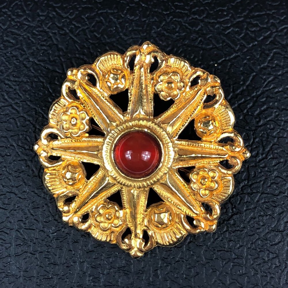 Vintage (60's) Star Gold Tone Brooch with Faux Red Stone Old Money Quiet Luxury